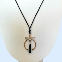 Bijoux | Collier en corde noire avec pendentif en forme d’abeille doré et noir