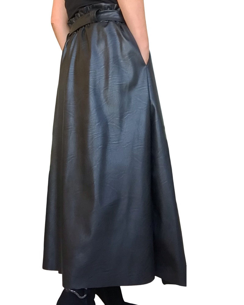 Jupe longue noir cuir vegan, coupe ligne A