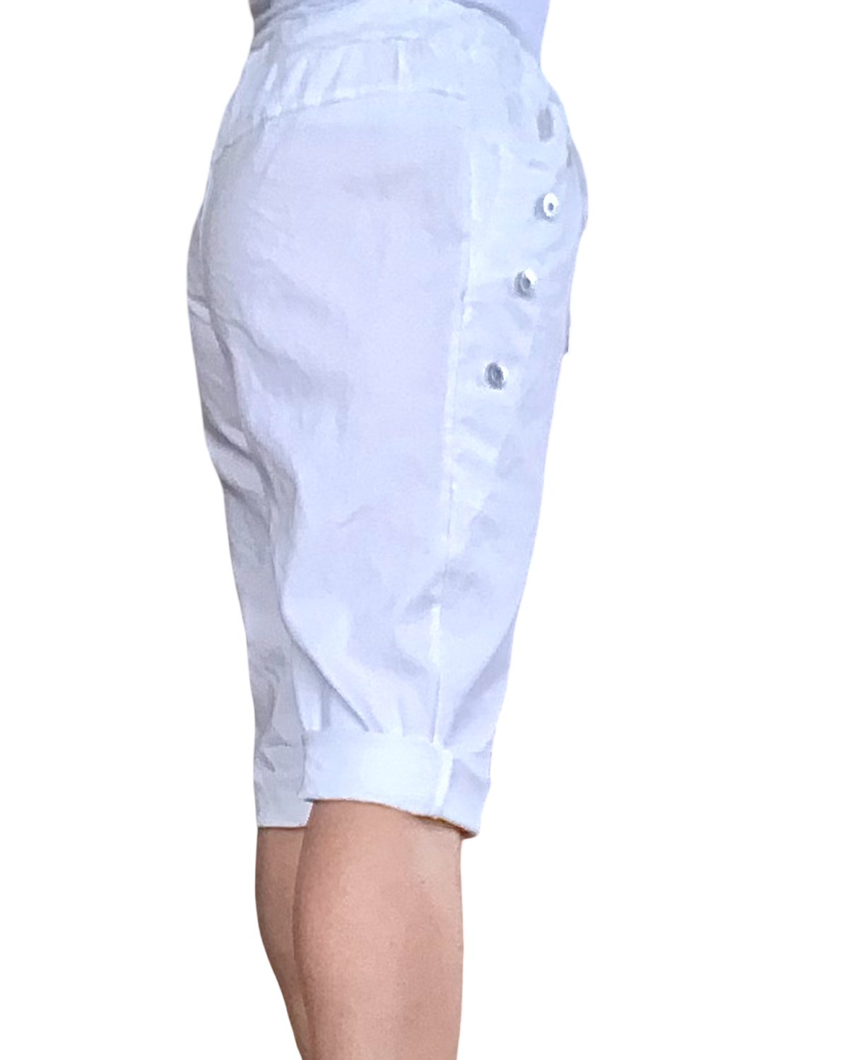 Bermuda blanc à taille élastique avec cordon et 4 boutons décoratifs