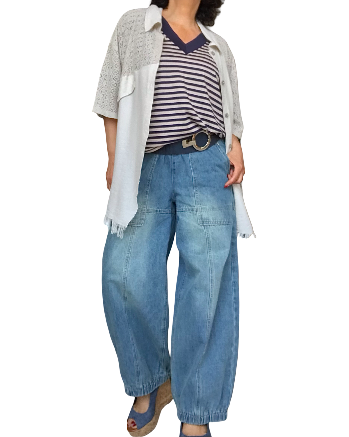 T-shirt rayé beige et marine manche courte col en V