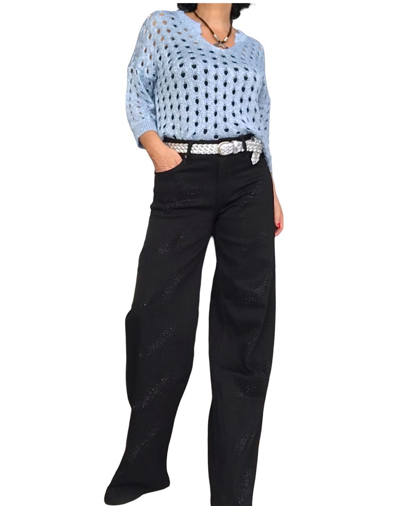 Chandail de tricot bleu ciel en grandes mailles