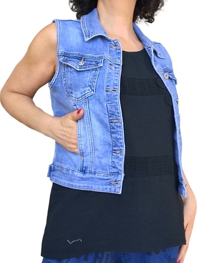 Veste en jeans sans manche bleu clair ( PREVENTE Livraison 17 mars)