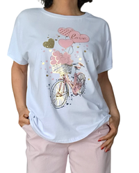 T-shirt blanc avec bicyclette et ballons rose pâle en forme de cœurs