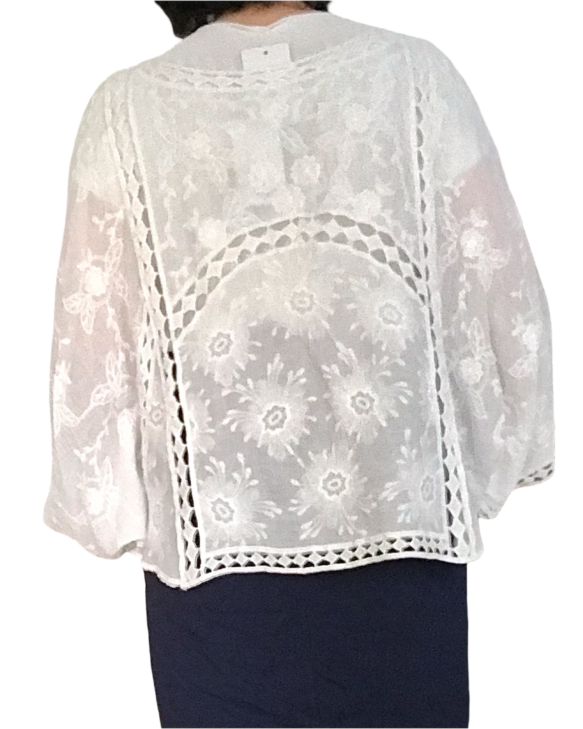 Boléro blanc cassé manche courte mélange de broderie et de crochet