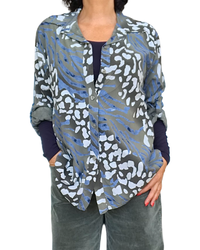 Chemise kaki à manche 3/4 avec imprimé léopard