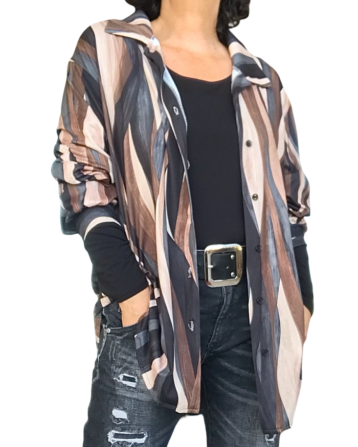 Chemise motif d’arty noir, beige, moka, brun et gris à manche longue