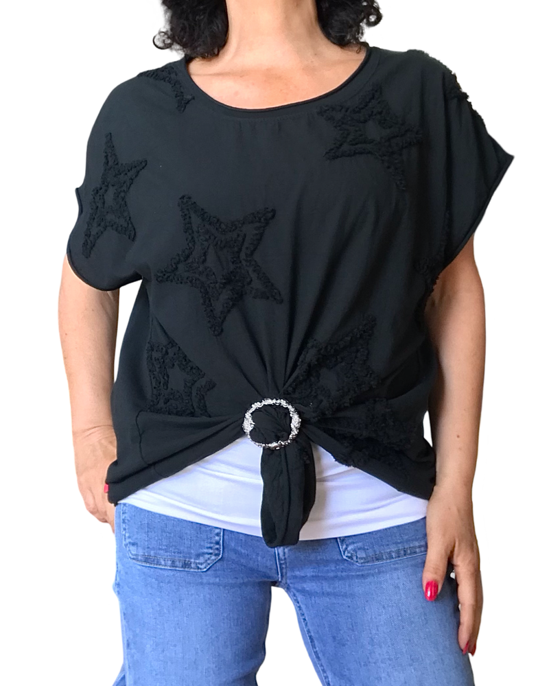 T-shirt uni garni de plusieurs étoile texturées devant col rond