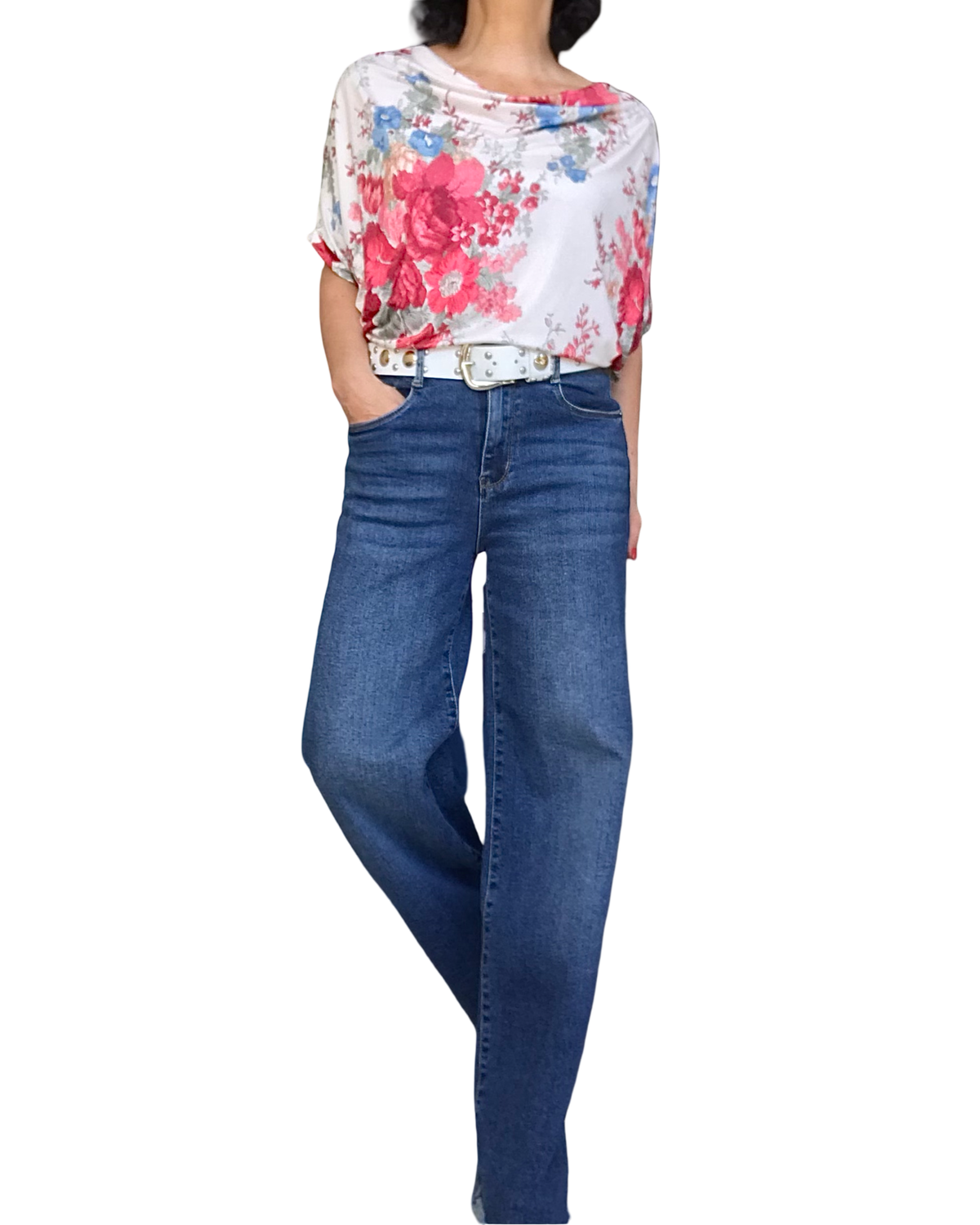 T-shirt fleuri rouge col baveu, plissé sur les côtés
