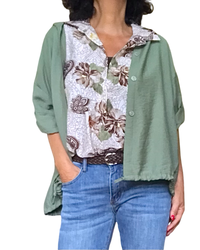 Chemise vert olive manche 3/4 avec capuchon et cordon au bas